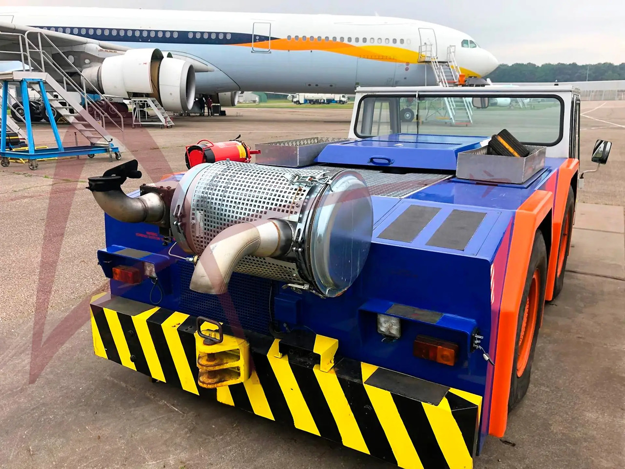 SCHOPF F106 - Pushbacktraktor: bilde 2 SCHOPF F106 - Pushbacktraktor: bilde 2