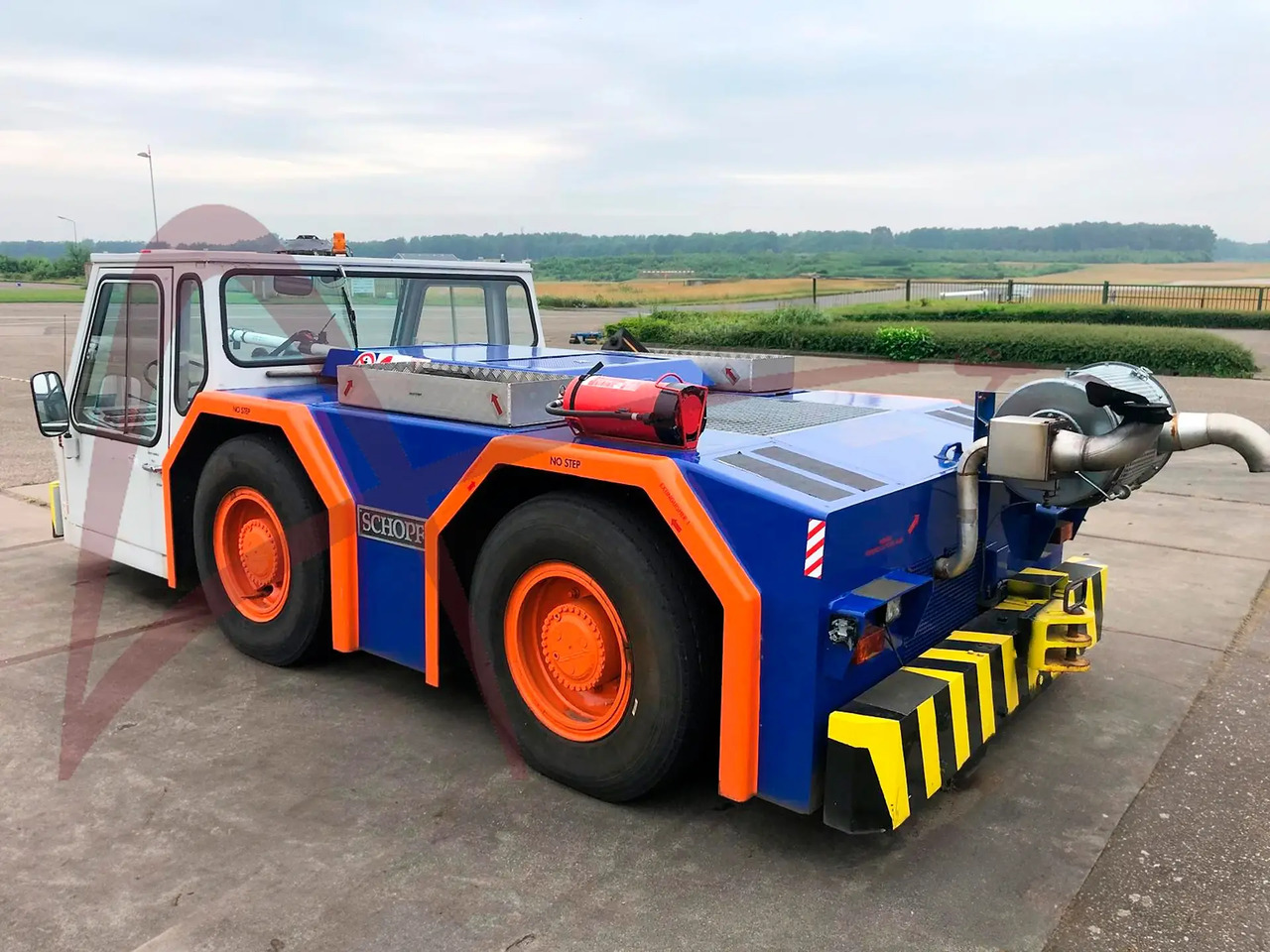 SCHOPF F106 - Pushbacktraktor: bilde 1 SCHOPF F106 - Pushbacktraktor: bilde 1