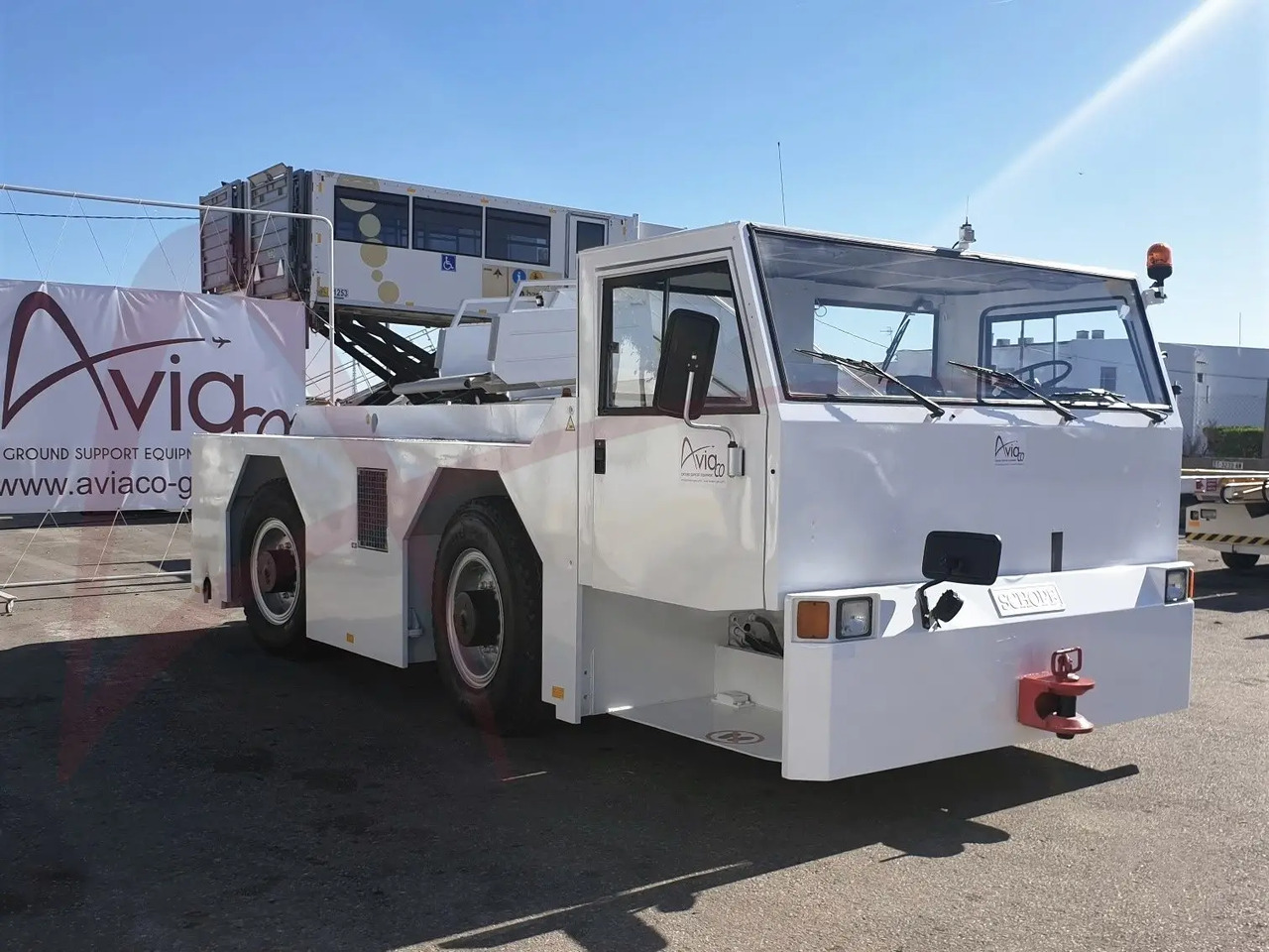 SCHOPF F180 - Pushbacktraktor: bilde 1 SCHOPF F180 - Pushbacktraktor: bilde 1