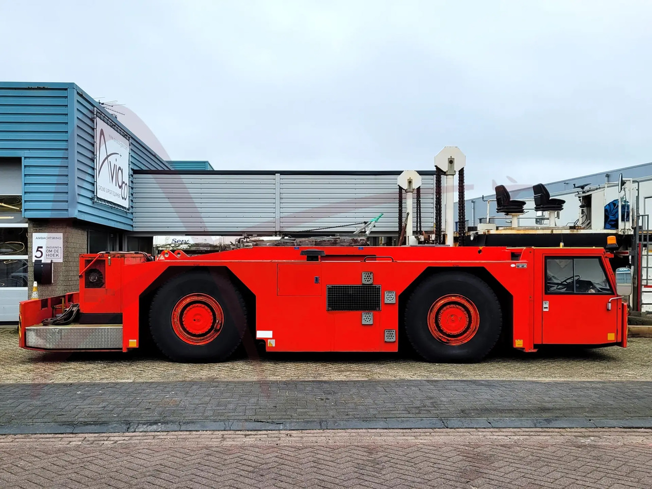 SCHOPF F396P - Pushbacktraktor: bilde 3 SCHOPF F396P - Pushbacktraktor: bilde 3