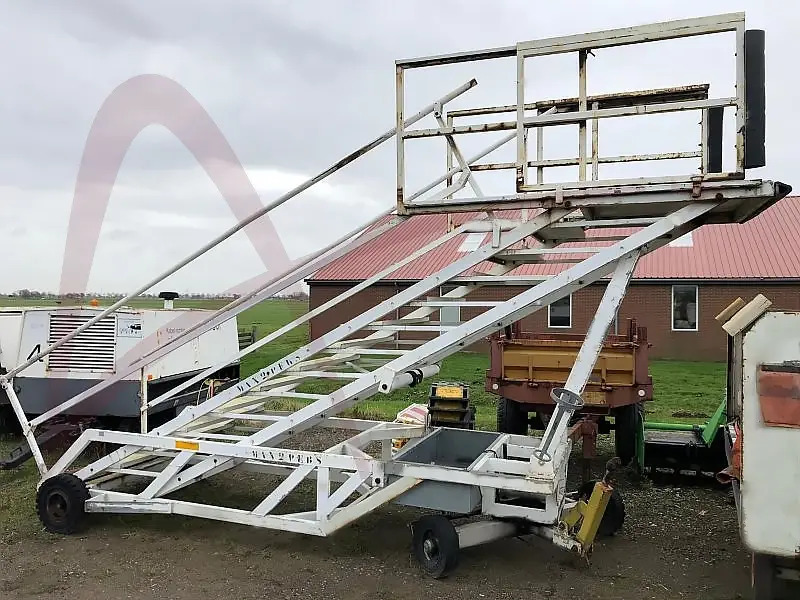 TCG 14 TREDEN - Passasjertrapp: bilde 1 TCG 14 TREDEN - Passasjertrapp: bilde 1