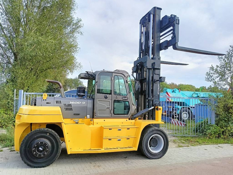 Hyundai 160 D-9 heftruck forklift stapler 16 ton CE - Dieseltruck: bilde 1 Hyundai 160 D-9 heftruck forklift stapler 16 ton CE - Dieseltruck: bilde 1