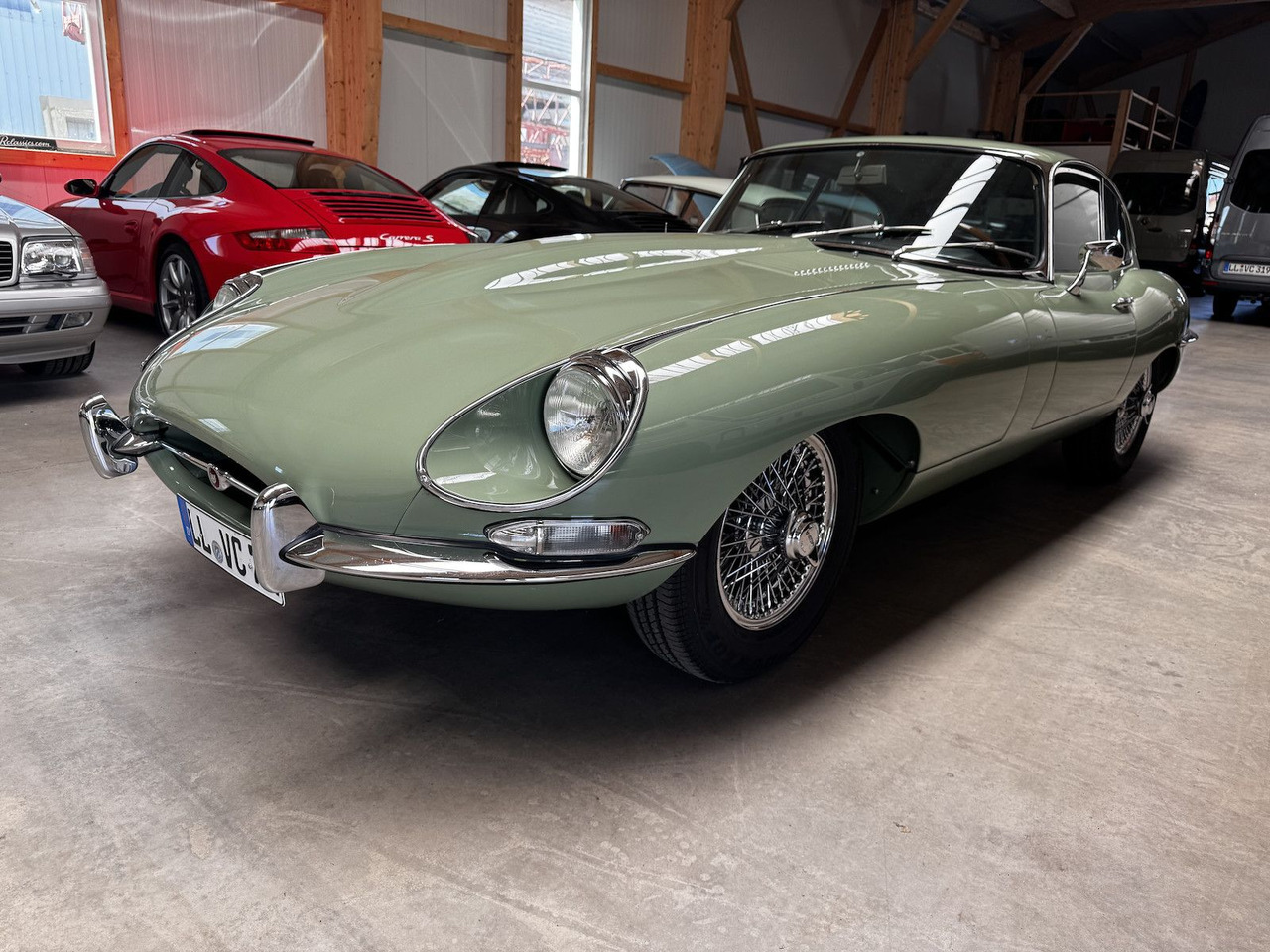 Jaguar E-Type 4.2 Litre Serie 1.5 FHC - Personenbil: bilde 1 Jaguar E-Type 4.2 Litre Serie 1.5 FHC - Personenbil: bilde 1