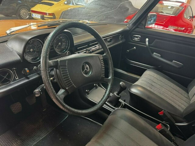 MERCEDES-BENZ 200 D/8 W115 - Sedan: bilde 4 MERCEDES-BENZ 200 D/8 W115 - Sedan: bilde 4