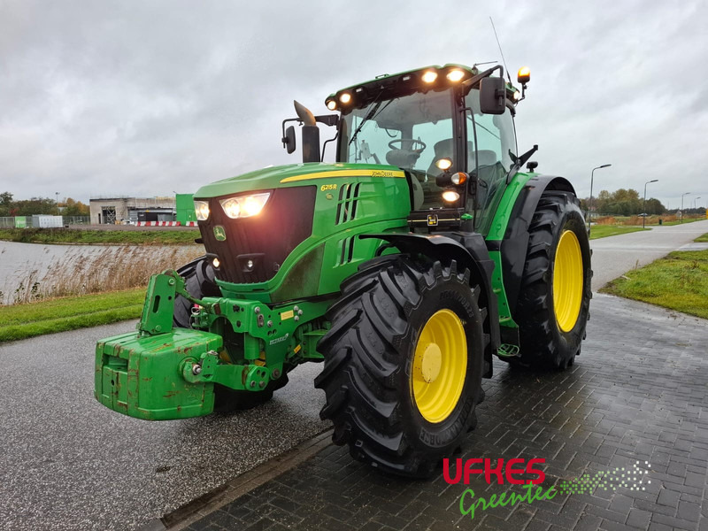 John Deere 6215 R - Traktor: bilde 1 John Deere 6215 R - Traktor: bilde 1