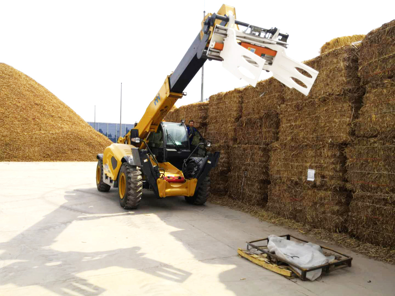 XCMG Certified Used 4.5t Small Telescopic Boom Telehandler Forklift Xc6-1056vn - Teleskoplastere: bilde 4 XCMG Certified Used 4.5t Small Telescopic Boom Telehandler Forklift Xc6-1056vn - Teleskoplastere: bilde 4