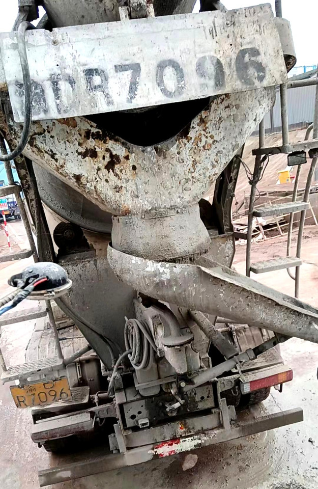 XCMG Official G4804B Second Hand Concrete Mixer Cement Truck 12m³ Cement Mixer Sale - Betongbil: bilde 4 XCMG Official G4804B Second Hand Concrete Mixer Cement Truck 12m³ Cement Mixer Sale - Betongbil: bilde 4