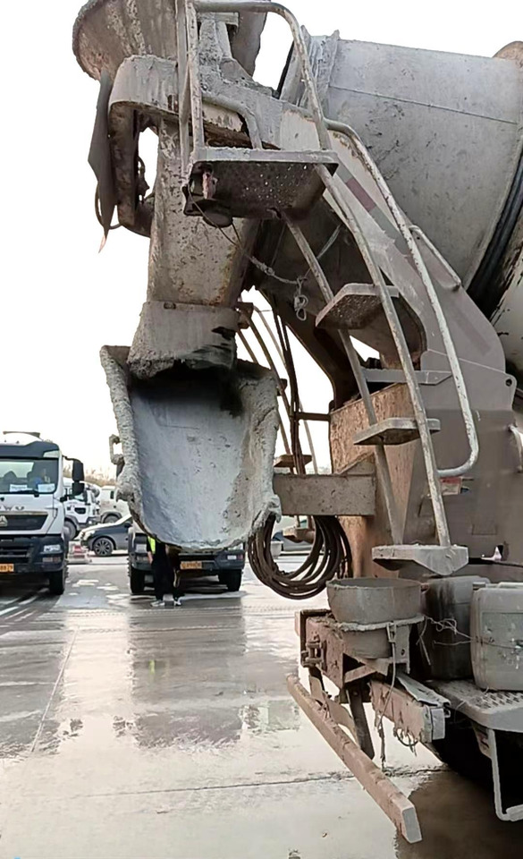 XCMG Official G4804B Second Hand Mobile Concrete Mixer Truck 12m³ Construction Cement Mixer - Betongbil: bilde 4 XCMG Official G4804B Second Hand Mobile Concrete Mixer Truck 12m³ Construction Cement Mixer - Betongbil: bilde 4