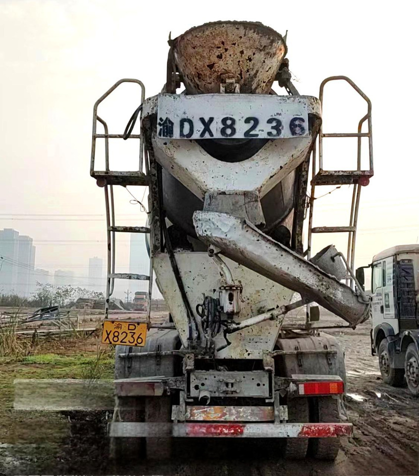 XCMG Official Second Hand Diesel Concrete Mixer Truck G4804B 12m³ Cement Mixer Truck Price - Betongbil: bilde 4 XCMG Official Second Hand Diesel Concrete Mixer Truck G4804B 12m³ Cement Mixer Truck Price - Betongbil: bilde 4
