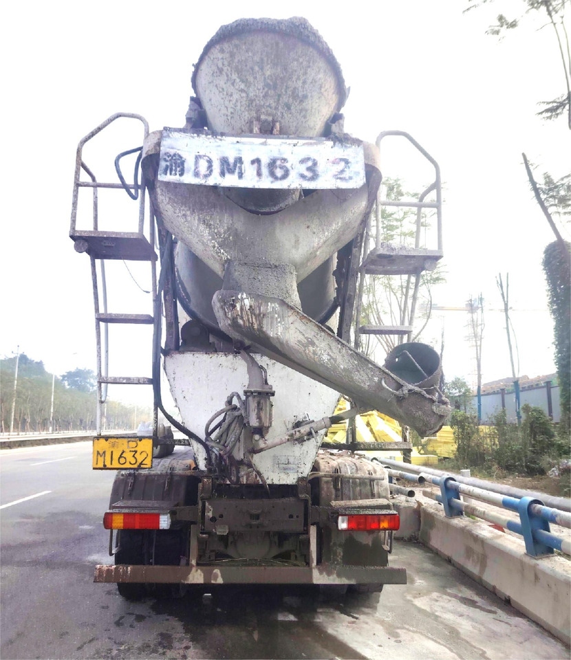 XCMG Official Used 12m³ Volumetric Concrete Mixer Truck G4804B Large Cement Mixer Hot Sale - Betongbil: bilde 4 XCMG Official Used 12m³ Volumetric Concrete Mixer Truck G4804B Large Cement Mixer Hot Sale - Betongbil: bilde 4