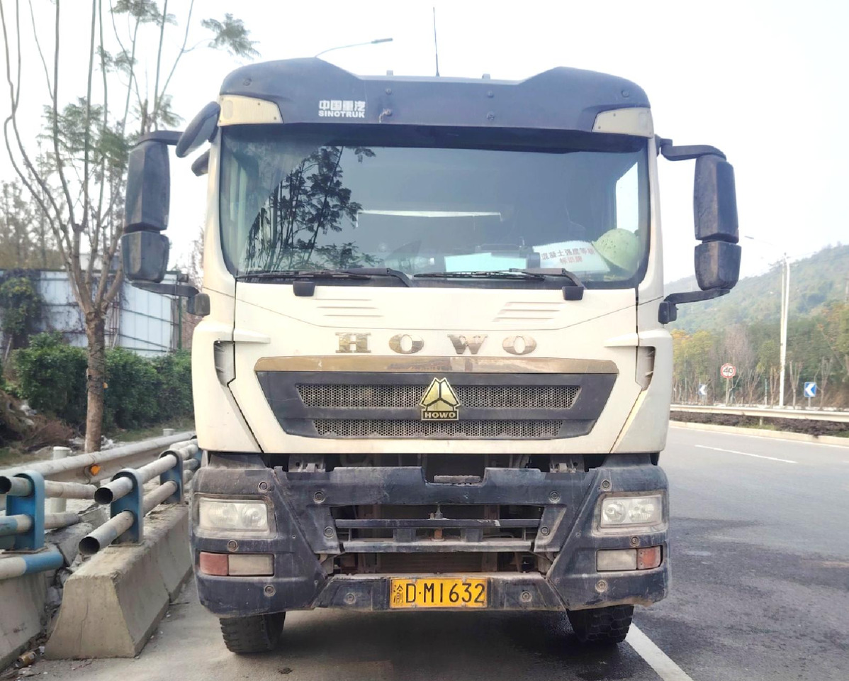 XCMG Official Used 12m³ Volumetric Concrete Mixer Truck G4804B Large Cement Mixer Hot Sale - Betongbil: bilde 3 XCMG Official Used 12m³ Volumetric Concrete Mixer Truck G4804B Large Cement Mixer Hot Sale - Betongbil: bilde 3