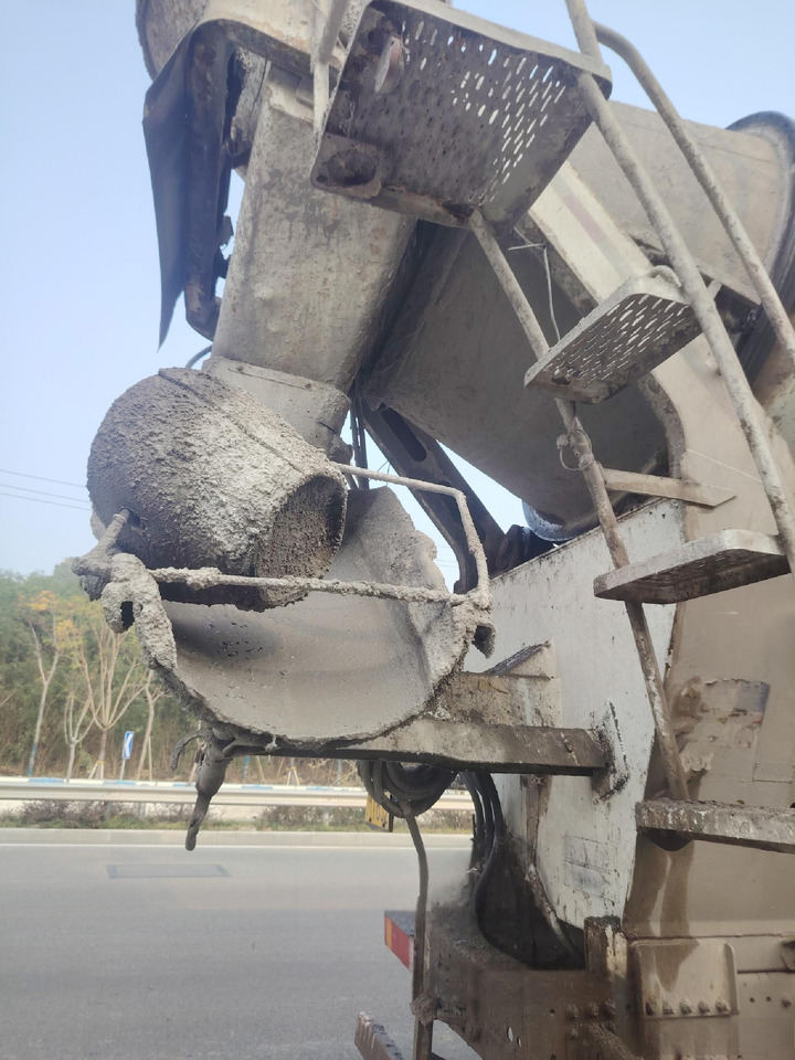 XCMG Official Used 12m³ Volumetric Concrete Mixer Truck G4804B Large Cement Mixer Hot Sale - Betongbil: bilde 5 XCMG Official Used 12m³ Volumetric Concrete Mixer Truck G4804B Large Cement Mixer Hot Sale - Betongbil: bilde 5