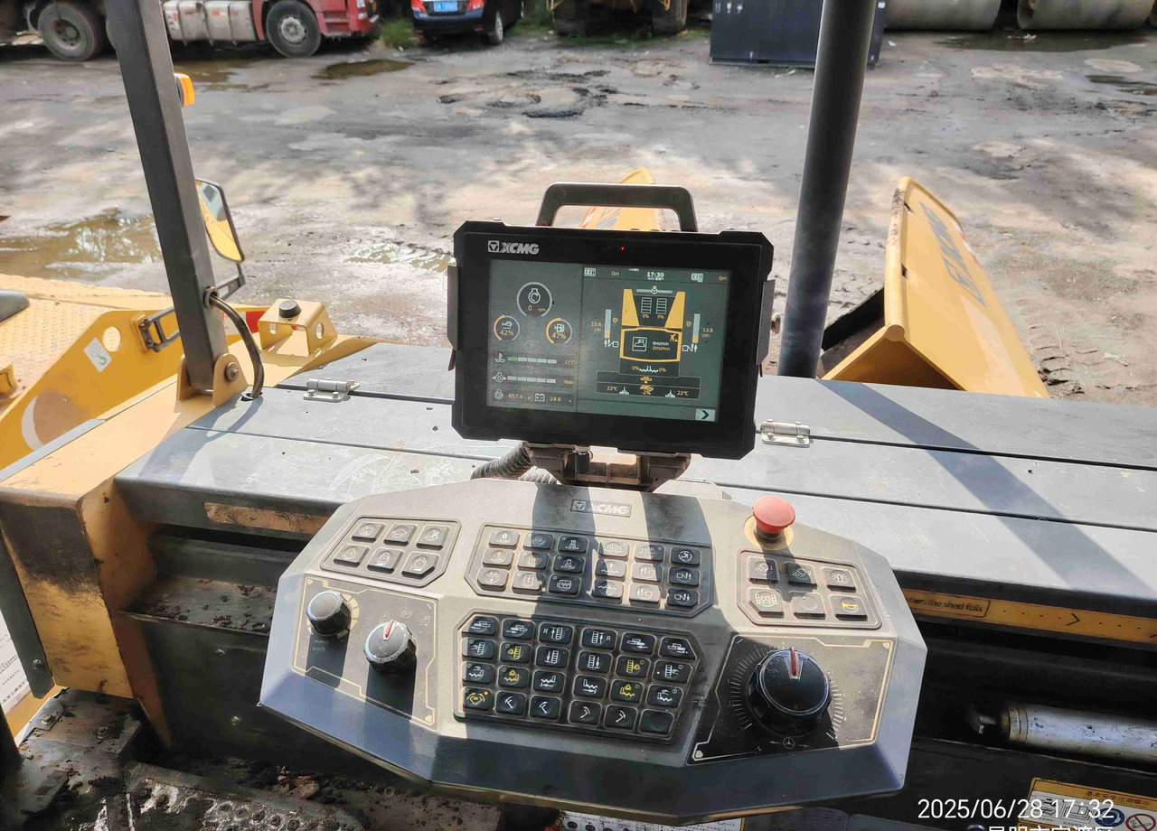 XCMG RP905HDIV used hydraulic mobile asphalt paver - Asfaltutlegger: bilde 4 XCMG RP905HDIV used hydraulic mobile asphalt paver - Asfaltutlegger: bilde 4