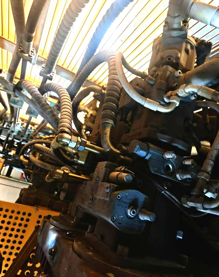 XCMG official used XGC28000 large crawler crane for sale - Beltegående kran: bilde 2 XCMG official used XGC28000 large crawler crane for sale - Beltegående kran: bilde 2