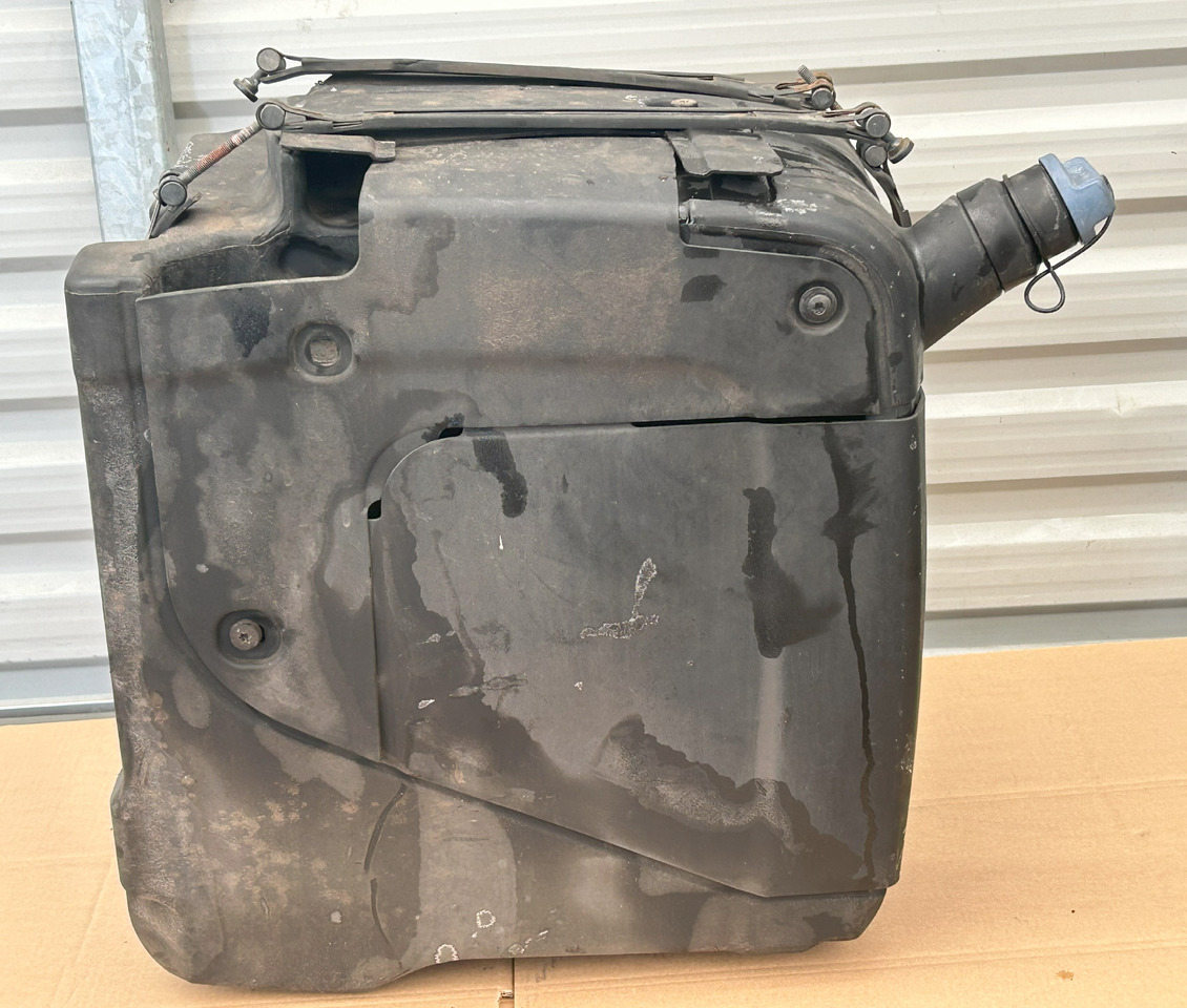 DAF ADBLUE FLUID TANK 90L XF 106 480 - AdBlue tank: bilde 1 DAF ADBLUE FLUID TANK 90L XF 106 480 - AdBlue tank: bilde 1
