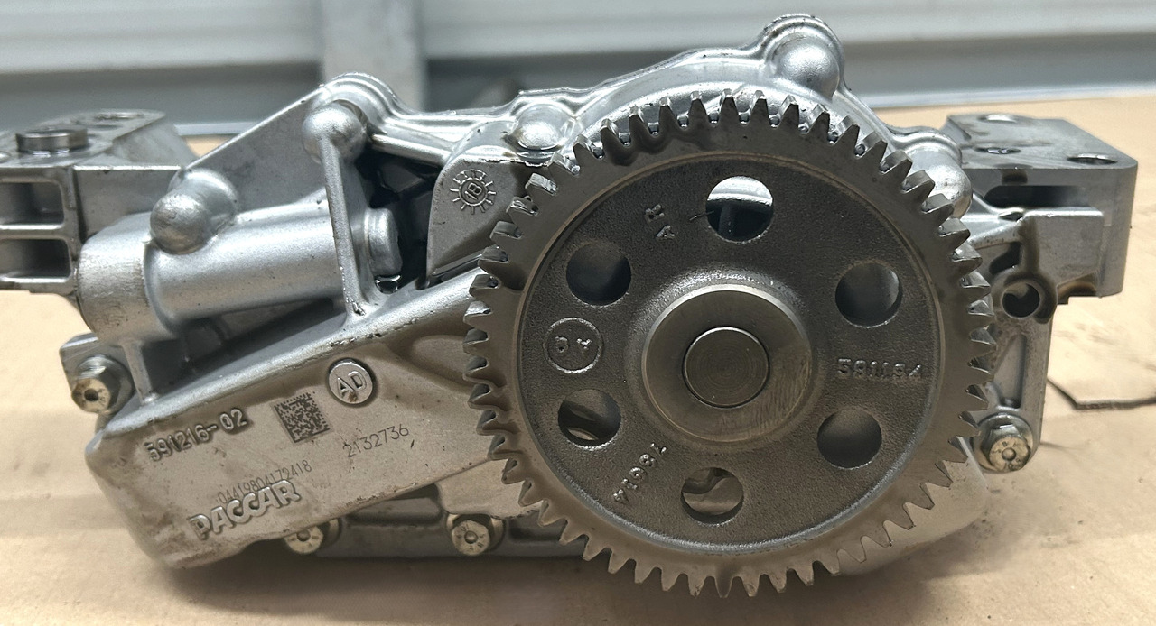 DAF OIL PUMP WITH PIPES DAF XF 106 480 - Oljepumpe: bilde 5 DAF OIL PUMP WITH PIPES DAF XF 106 480 - Oljepumpe: bilde 5