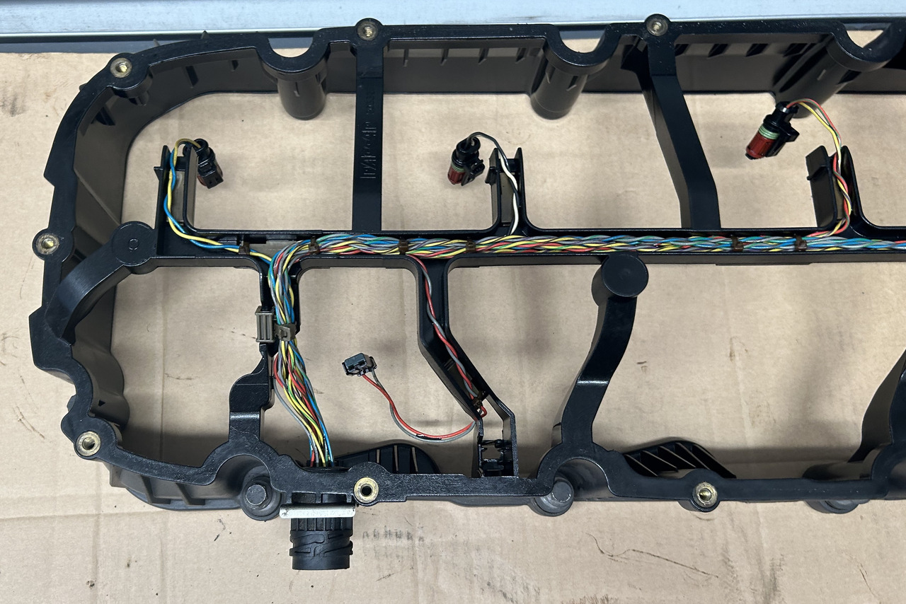 DAF SPACER FRAME ENGINE VALVE COVER XF 106 480 2033255 - Topplokk: bilde 4 DAF SPACER FRAME ENGINE VALVE COVER XF 106 480 2033255 - Topplokk: bilde 4