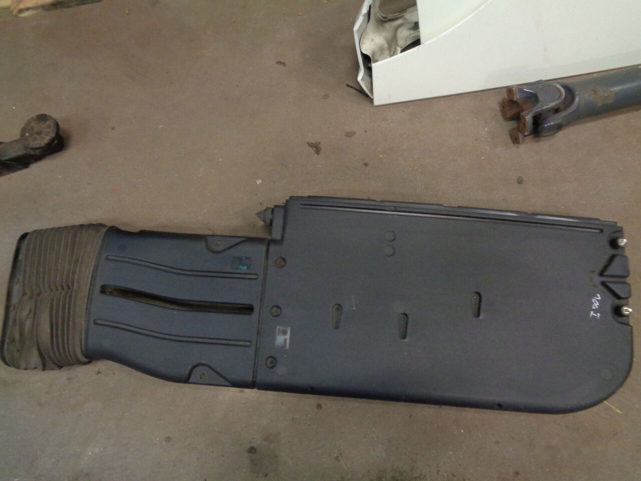 DAF XF 106 Komin Powietrza DAF XF 106 1935598 DAF XF 106 truck - Karosseri og eksteriør for Lastebil: bilde 4 DAF XF 106 Komin Powietrza DAF XF 106 1935598 DAF XF 106 truck - Karosseri og eksteriør for Lastebil: bilde 4