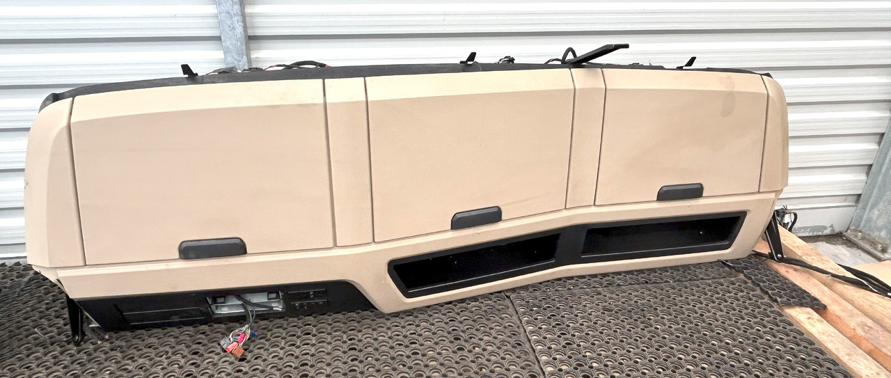 MERCEDES-BENZ UPPER COCKPIT STORAGE COMPARTMENTS SHELVES SHELF STORAGE COMPARTMENT GIGA SPACE CAB - Førerhus og interiør: bilde 1 MERCEDES-BENZ UPPER COCKPIT STORAGE COMPARTMENTS SHELVES SHELF STORAGE COMPARTMENT GIGA SPACE CAB - Førerhus og interiør: bilde 1