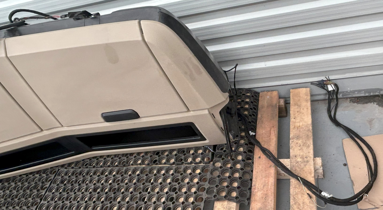 MERCEDES-BENZ UPPER COCKPIT STORAGE COMPARTMENTS SHELVES SHELF STORAGE COMPARTMENT GIGA SPACE CAB - Førerhus og interiør: bilde 3 MERCEDES-BENZ UPPER COCKPIT STORAGE COMPARTMENTS SHELVES SHELF STORAGE COMPARTMENT GIGA SPACE CAB - Førerhus og interiør: bilde 3