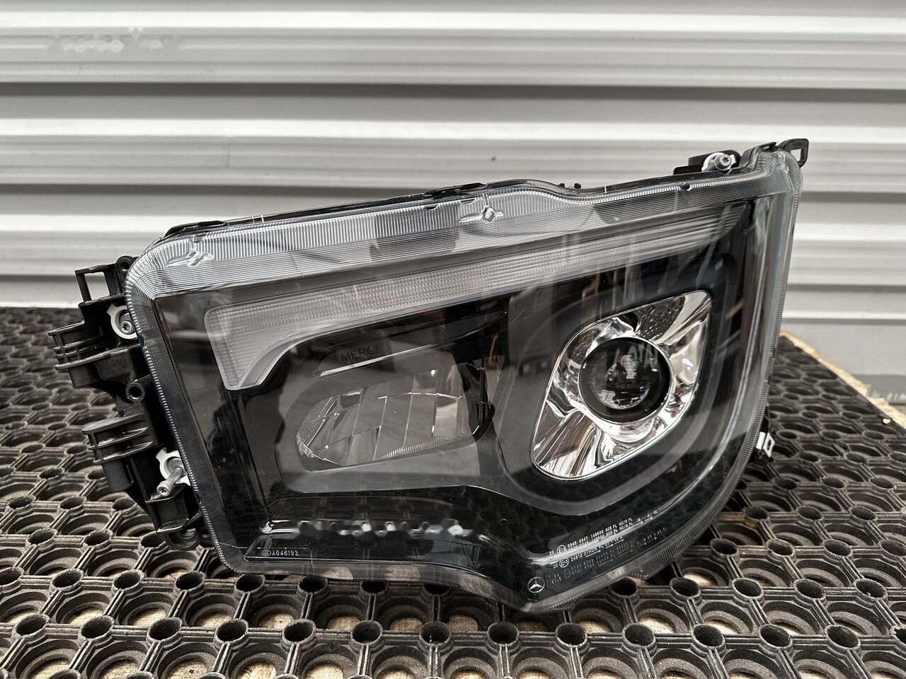 Mercedes-Benz LED ACTROS AROCS MP5 Mercedes-Benz ACTROS MP4 - Frontlys for Lastebil: bilde 2 Mercedes-Benz LED ACTROS AROCS MP5 Mercedes-Benz ACTROS MP4 - Frontlys for Lastebil: bilde 2