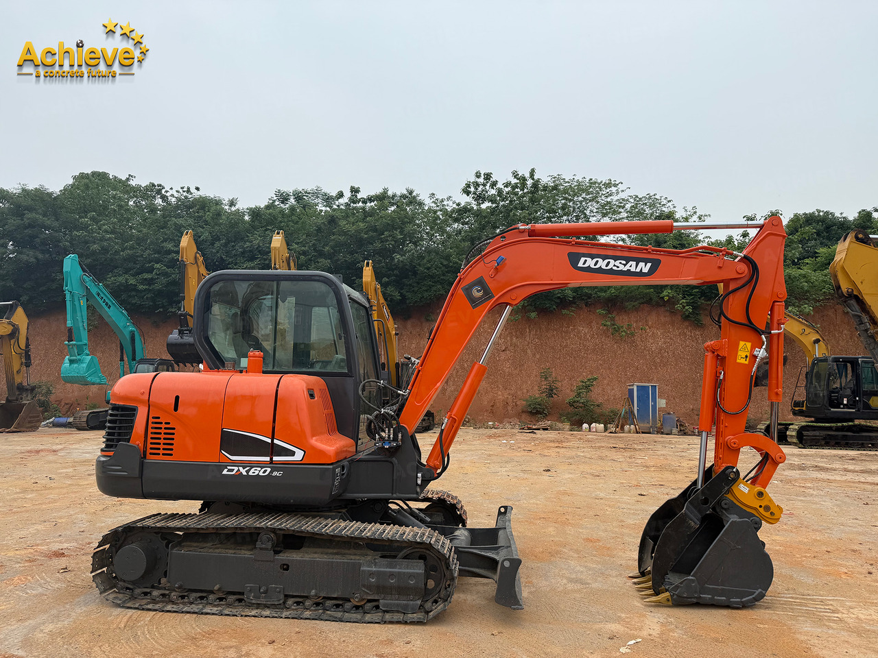 DOOSAN Diwanlun DX60-9 Excavator 38.9(52.1)/2100kW(HP) / rpm D24C 0.23m3 5700kg 4.2+2.8Ton 【ACHIEVE】 TOP CONDITION!!! - Beltegraver: bilde 4 DOOSAN Diwanlun DX60-9 Excavator 38.9(52.1)/2100kW(HP) / rpm D24C 0.23m3 5700kg 4.2+2.8Ton 【ACHIEVE】 TOP CONDITION!!! - Beltegraver: bilde 4