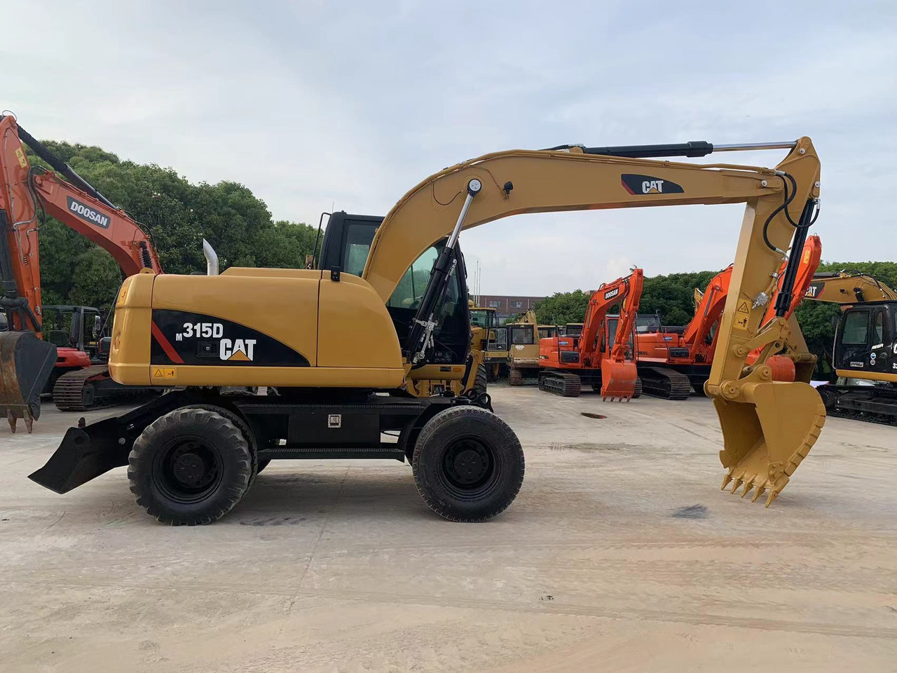 Caterpillar M315D Wheel Excavator Moving by Tires - Hjulgraver: bilde 1 Caterpillar M315D Wheel Excavator Moving by Tires - Hjulgraver: bilde 1