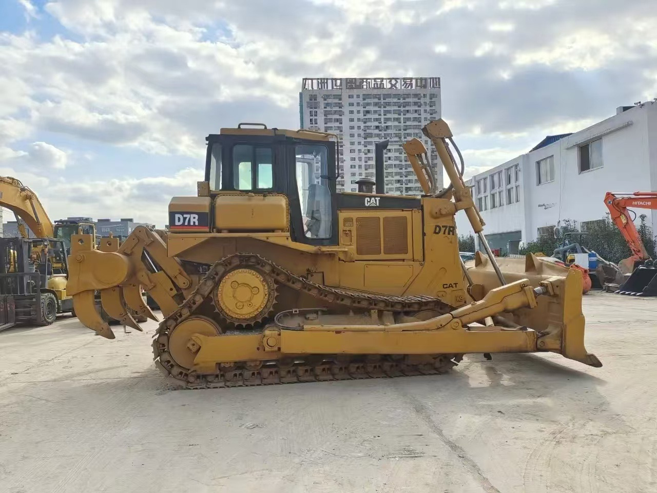 Caterpillar Secondhand Bulldozer CAT D7R Japan Origin Tracked Tractor - Bulldozer: bilde 2 Caterpillar Secondhand Bulldozer CAT D7R Japan Origin Tracked Tractor - Bulldozer: bilde 2