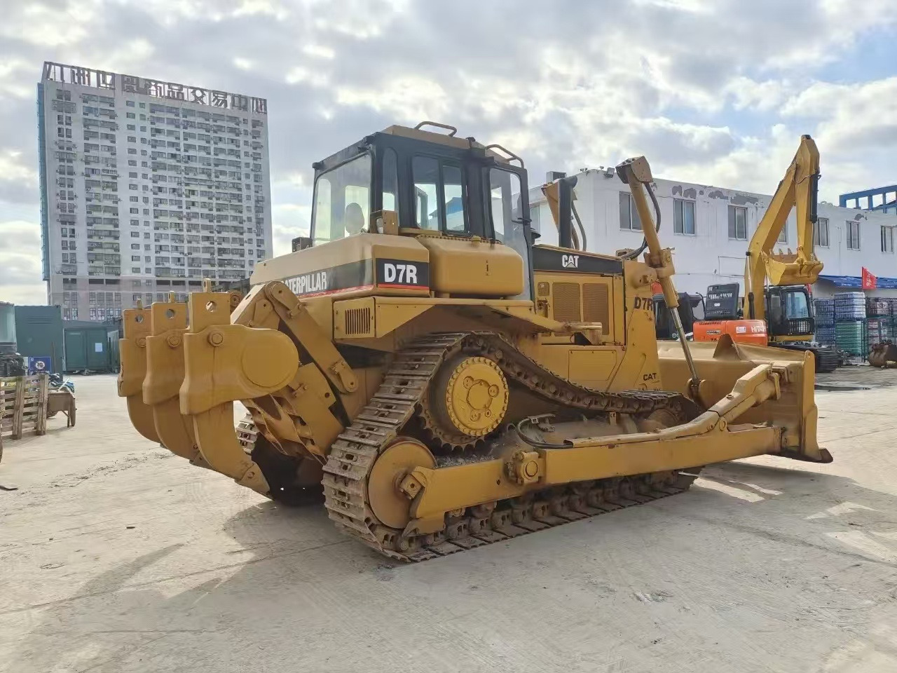 Caterpillar Secondhand Bulldozer CAT D7R Japan Origin Tracked Tractor - Bulldozer: bilde 1 Caterpillar Secondhand Bulldozer CAT D7R Japan Origin Tracked Tractor - Bulldozer: bilde 1