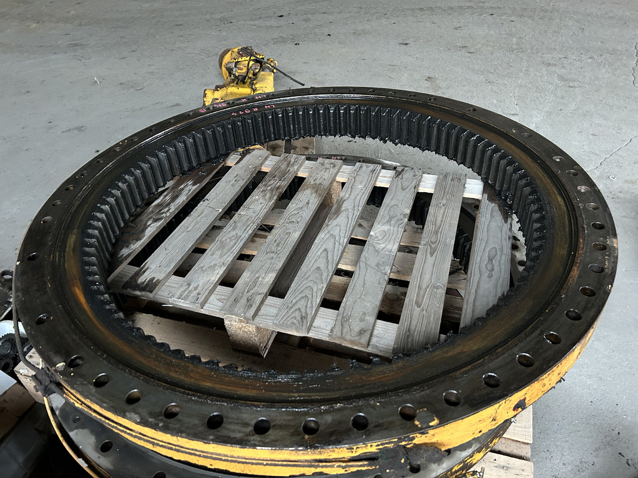 Liebherr R914, R924 - Svingkrans for Gravemaskin: bilde 1 Liebherr R914, R924 - Svingkrans for Gravemaskin: bilde 1