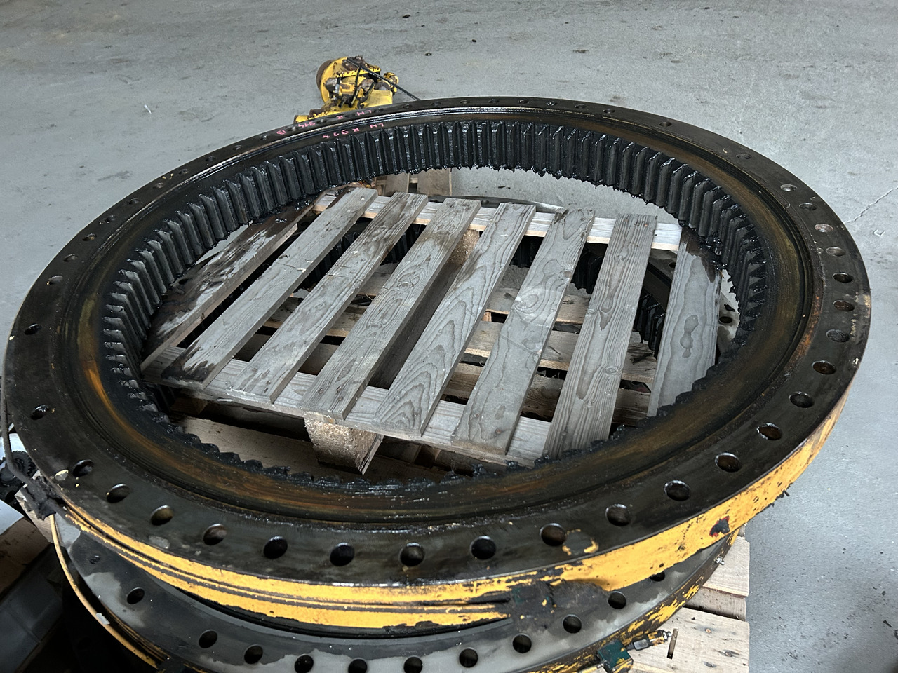 Liebherr R914, R924 - Svingkrans for Gravemaskin: bilde 2 Liebherr R914, R924 - Svingkrans for Gravemaskin: bilde 2