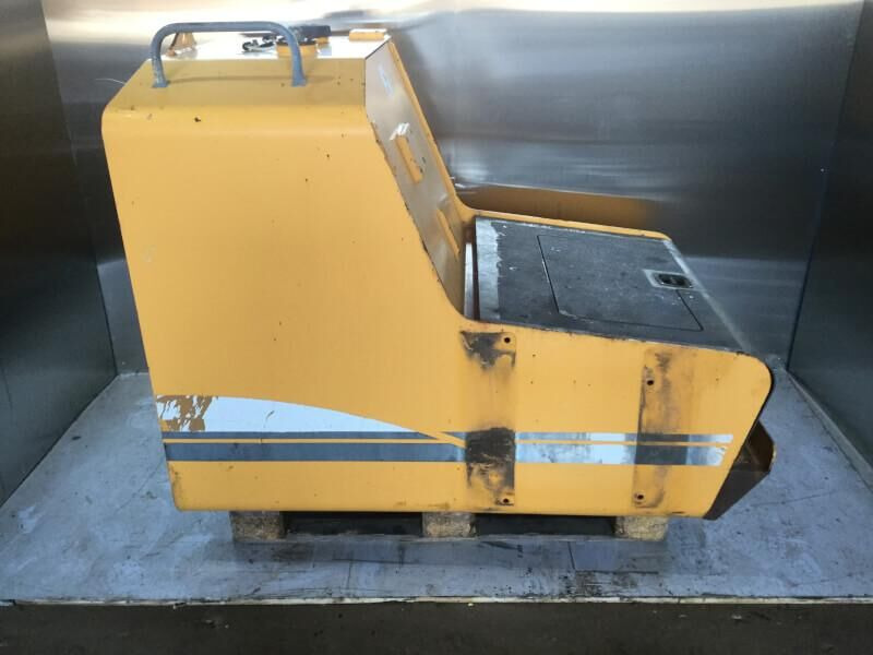 Liebherr A934C Li / R934C / R934 IND - Drivstofftank: bilde 2 Liebherr A934C Li / R934C / R934 IND - Drivstofftank: bilde 2