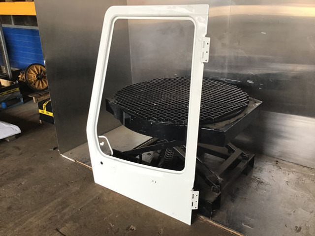 Liebherr Cabin Door - Dør og deler: bilde 1 Liebherr Cabin Door - Dør og deler: bilde 1