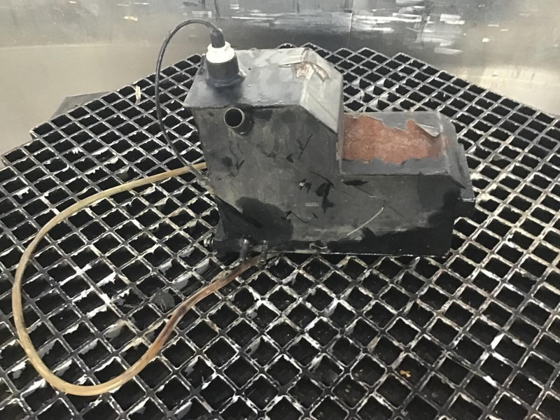 Liebherr Equalizing Reservoir - Luftinntakssystem: bilde 1 Liebherr Equalizing Reservoir - Luftinntakssystem: bilde 1