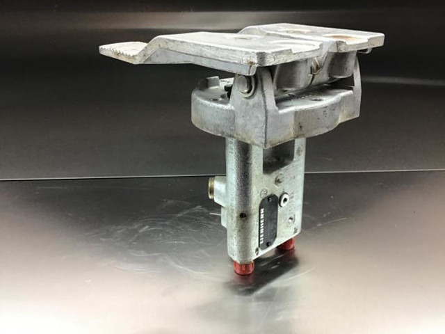 Liebherr Pilot Control Unit - Pedal: bilde 2 Liebherr Pilot Control Unit - Pedal: bilde 2
