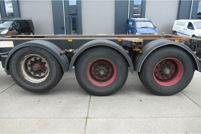Renders Container Chassis / Extendable on rear / BPW + drum - Container-transport/ Vekselflak semitrailer: bilde 5 Renders Container Chassis / Extendable on rear / BPW + drum - Container-transport/ Vekselflak semitrailer: bilde 5
