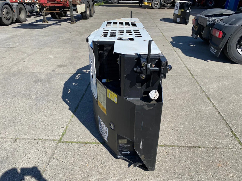 THERMO KING Genset Clip-on SG 3000 / 2013 / 16689 hrs. - Elektrisk generator: bilde 4 THERMO KING Genset Clip-on SG 3000 / 2013 / 16689 hrs. - Elektrisk generator: bilde 4