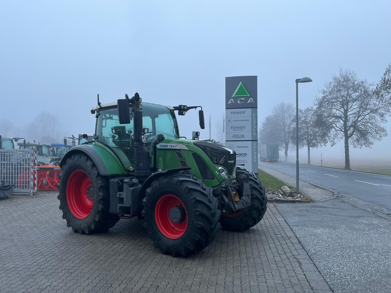Fendt 724 Vario - Traktor: bilde 1 Fendt 724 Vario - Traktor: bilde 1