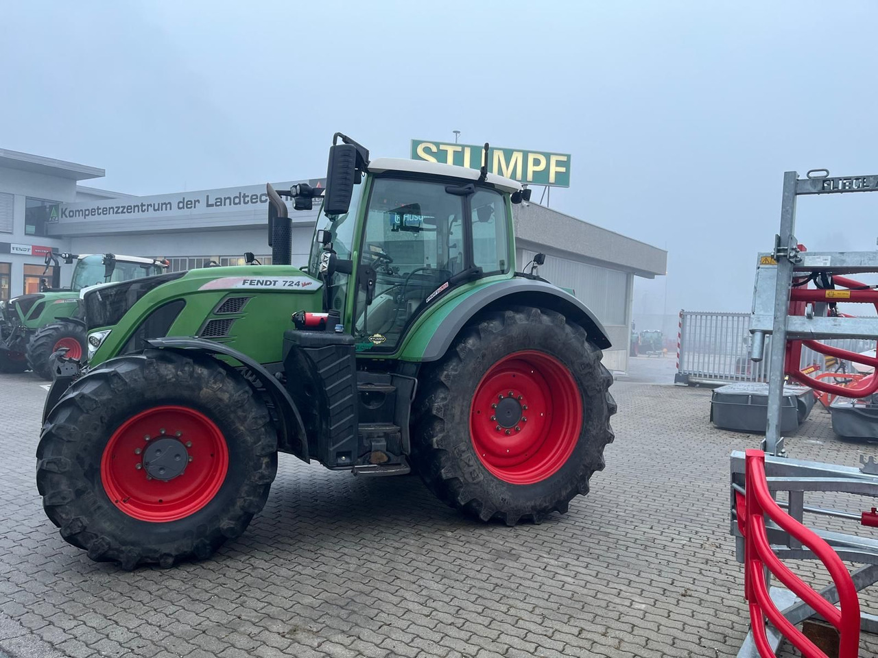 Fendt 724 Vario - Traktor: bilde 2 Fendt 724 Vario - Traktor: bilde 2