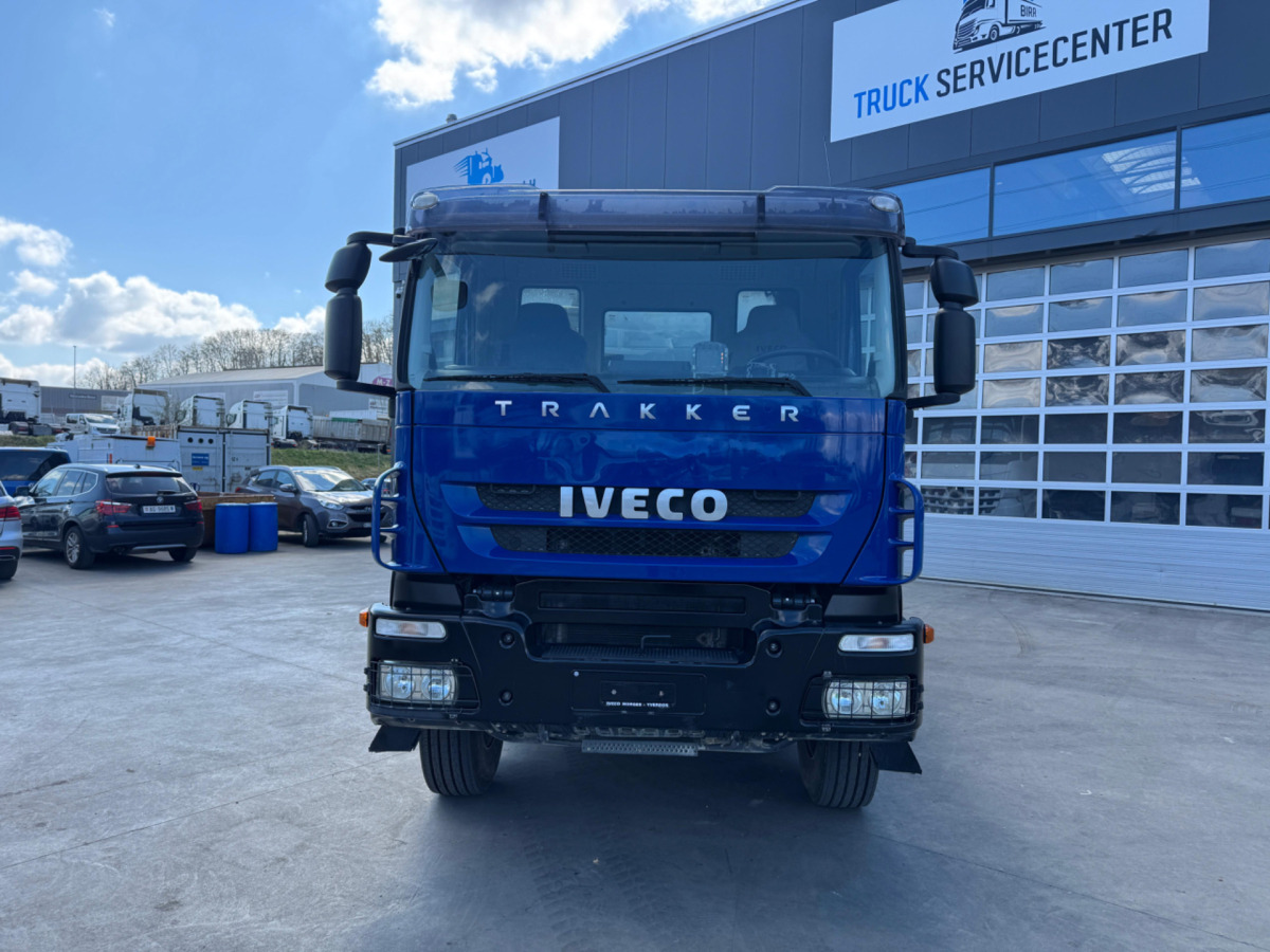 IVECO Trakker 450 8x4 3-Seitenkipper Moser - Tippbil: bilde 2 IVECO Trakker 450 8x4 3-Seitenkipper Moser - Tippbil: bilde 2