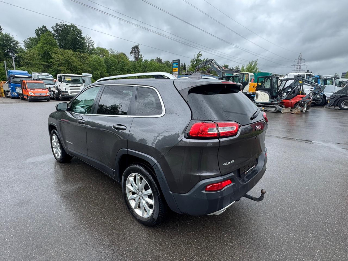 JEEP Cherokee 2.2 TD - Hatchback: bilde 5 JEEP Cherokee 2.2 TD - Hatchback: bilde 5