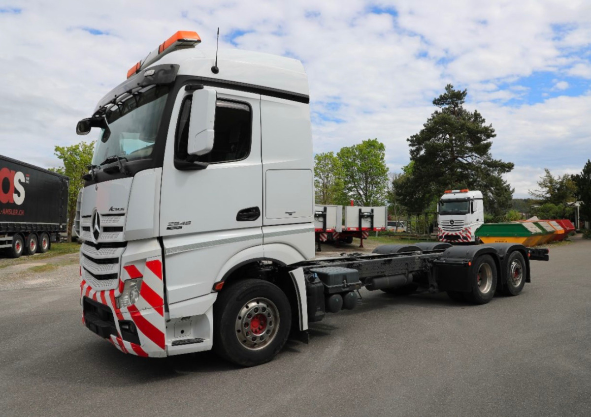MERCEDES Actros 2548 6x2 - Chassis lastebil: bilde 1 MERCEDES Actros 2548 6x2 - Chassis lastebil: bilde 1
