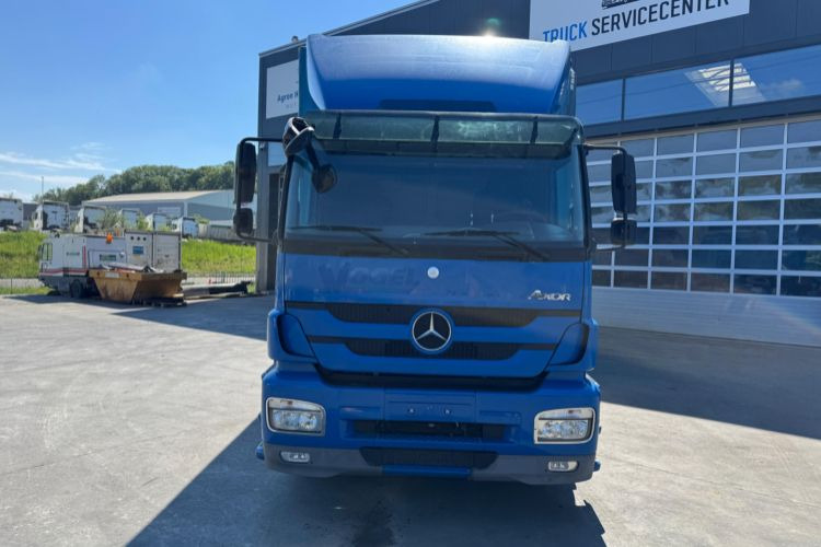 Mercedes-Benz Axor 1833 4x2 - Kapellbil: bilde 2 Mercedes-Benz Axor 1833 4x2 - Kapellbil: bilde 2