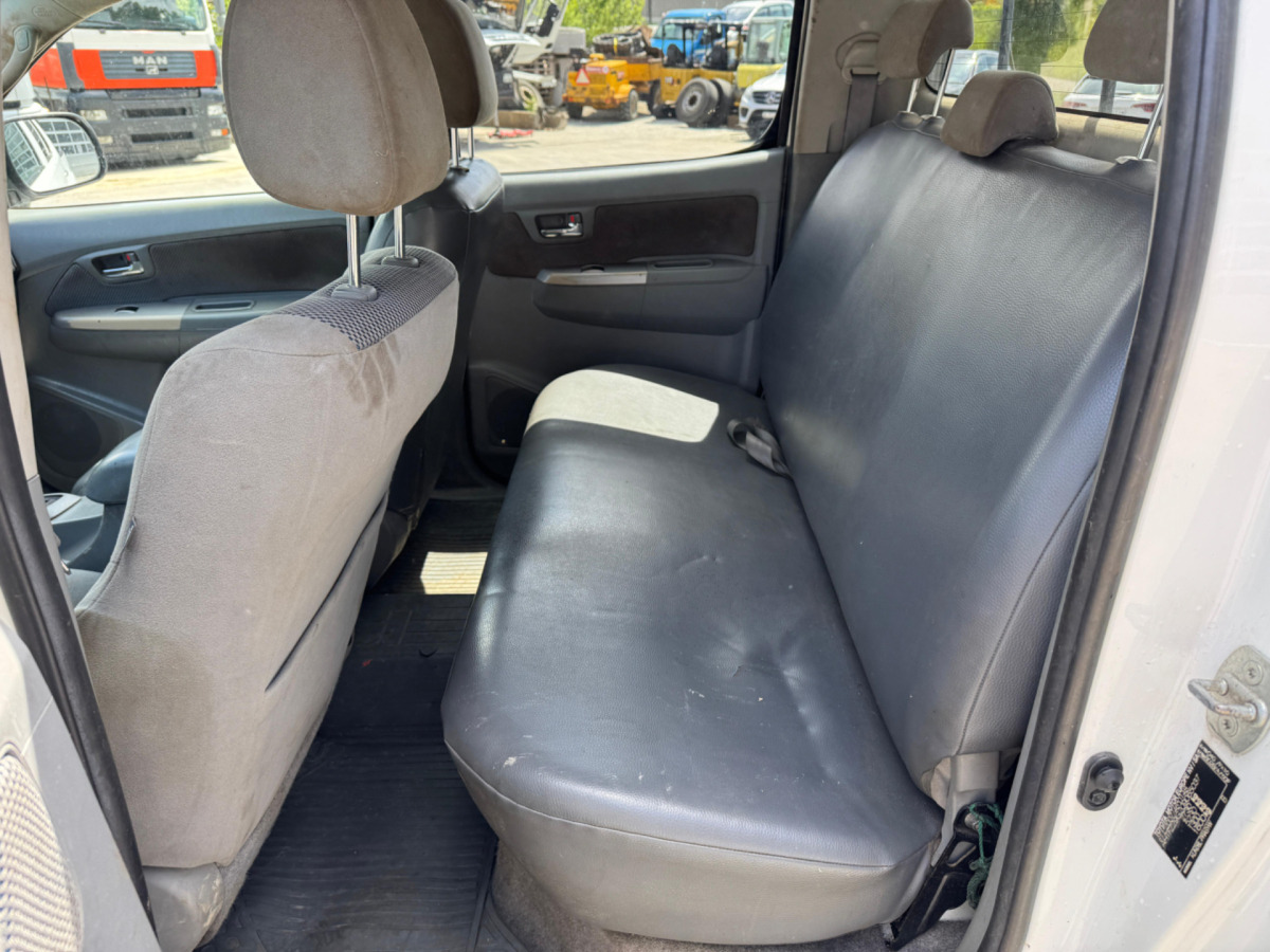 Leie TOYOTA Hilux 3.0D 4WD TOYOTA Hilux 3.0D 4WD: bilde 10 Leie TOYOTA Hilux 3.0D 4WD TOYOTA Hilux 3.0D 4WD: bilde 10