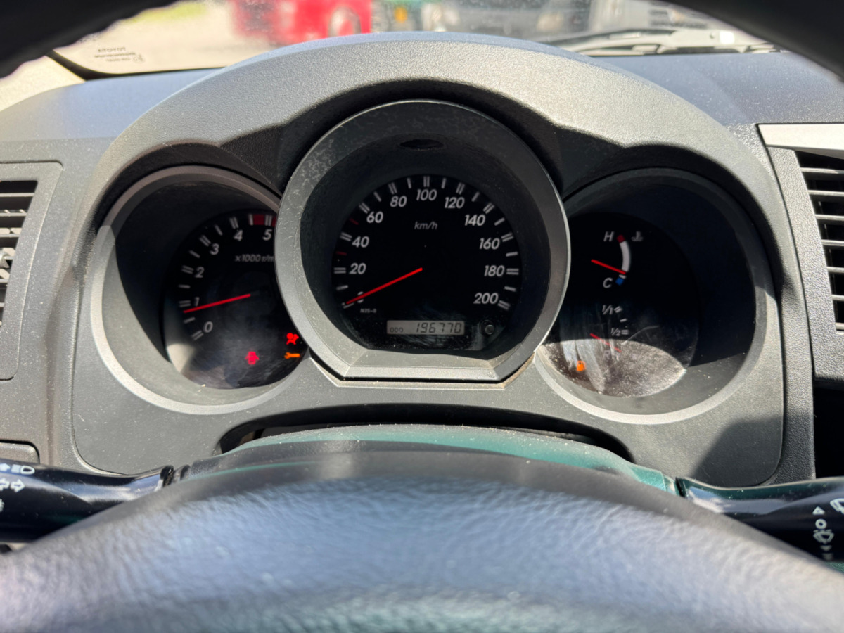 Leie TOYOTA Hilux 3.0D 4WD TOYOTA Hilux 3.0D 4WD: bilde 14 Leie TOYOTA Hilux 3.0D 4WD TOYOTA Hilux 3.0D 4WD: bilde 14