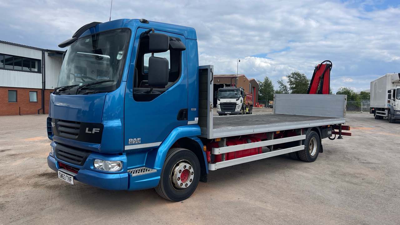 DAF LF 45.210 - Planbil, Kranbil: bilde 2 DAF LF 45.210 - Planbil, Kranbil: bilde 2