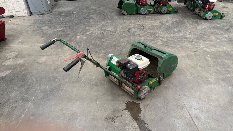 DENNIS FT20 PEDESDTRIAN CYLINDER MOWER, NO UNIT, GRASS BOX - Gressklipper: bilde 1 DENNIS FT20 PEDESDTRIAN CYLINDER MOWER, NO UNIT, GRASS BOX - Gressklipper: bilde 1