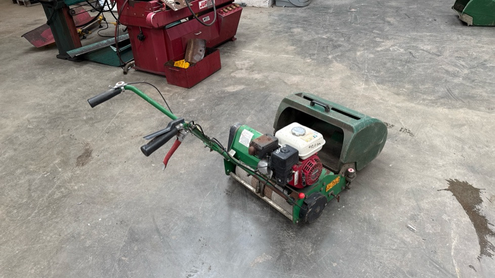 DENNIS FT510 PEDESTRIAN CYLINDER MOWER WITH 5K UNIT AND GRASS BOX - Gressklipper: bilde 4 DENNIS FT510 PEDESTRIAN CYLINDER MOWER WITH 5K UNIT AND GRASS BOX - Gressklipper: bilde 4
