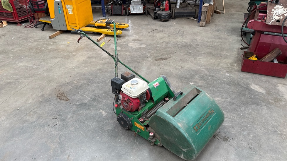 DENNIS FT510 PEDESTRIAN CYLINDER MOWER WITH 5K UNIT AND GRASS BOX - Gressklipper: bilde 1 DENNIS FT510 PEDESTRIAN CYLINDER MOWER WITH 5K UNIT AND GRASS BOX - Gressklipper: bilde 1