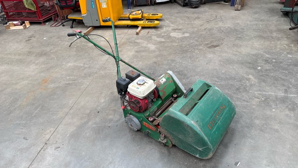 DENNIS FT510 PEDESTRIAN CYLINDER MOWER WITH 5K UNIT AND GRASS BOX - Gressklipper: bilde 1 DENNIS FT510 PEDESTRIAN CYLINDER MOWER WITH 5K UNIT AND GRASS BOX - Gressklipper: bilde 1